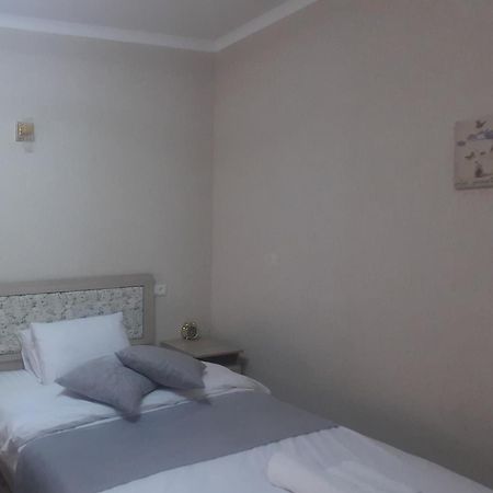Хотел Хесон Chudschand Zimmer foto